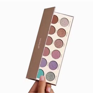 Essentials Eyeshadow Palette - Brown, Purple, Teal